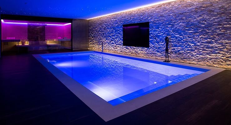 Iluminación LED exterior de piscina